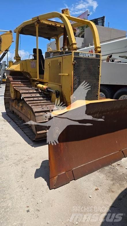 CAT D6M Buldožeri guseničari