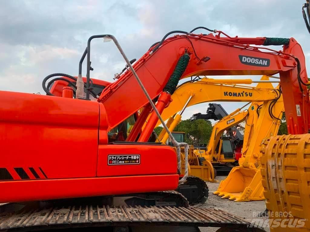 Doosan DX 225 LC Bageri guseničari
