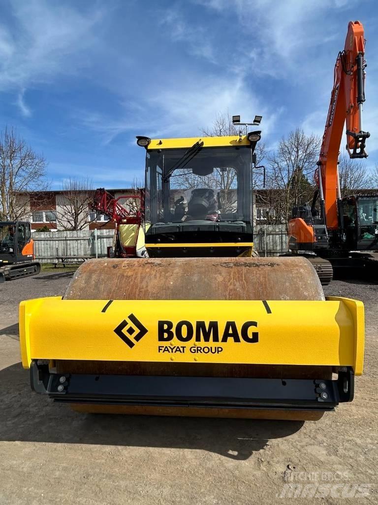 Bomag BW 211 D5 Nabijači zemlje