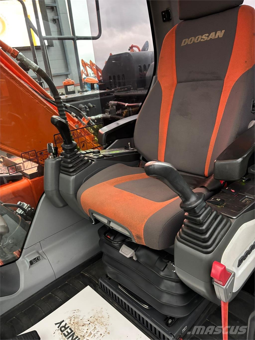Doosan DX160LC-5 Bageri guseničari