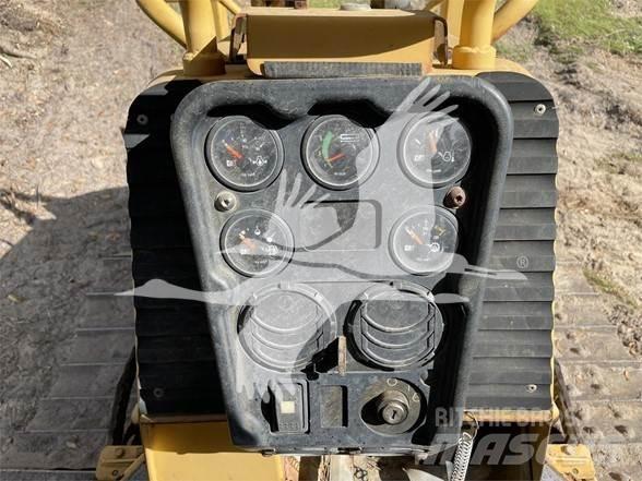 CAT D3G XL Buldožeri guseničari
