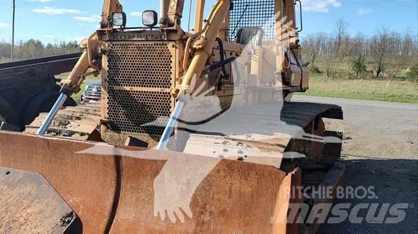 Komatsu D65P-7 Buldožeri guseničari