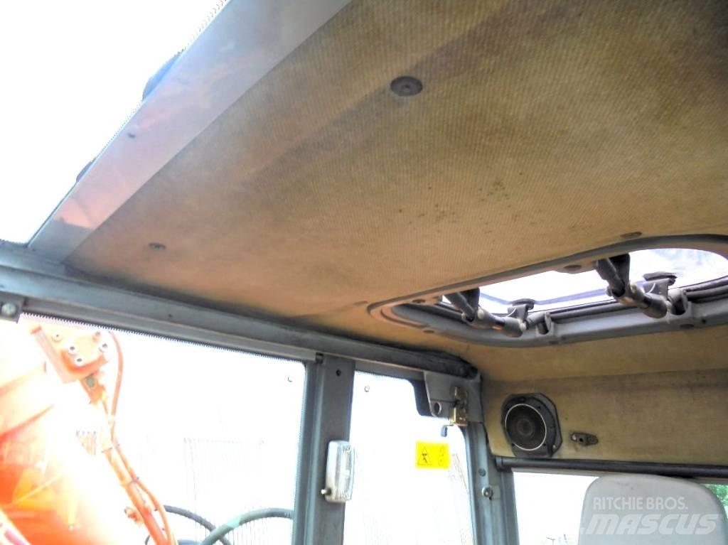 Hitachi FH 130 W-3 Bageri točkaši