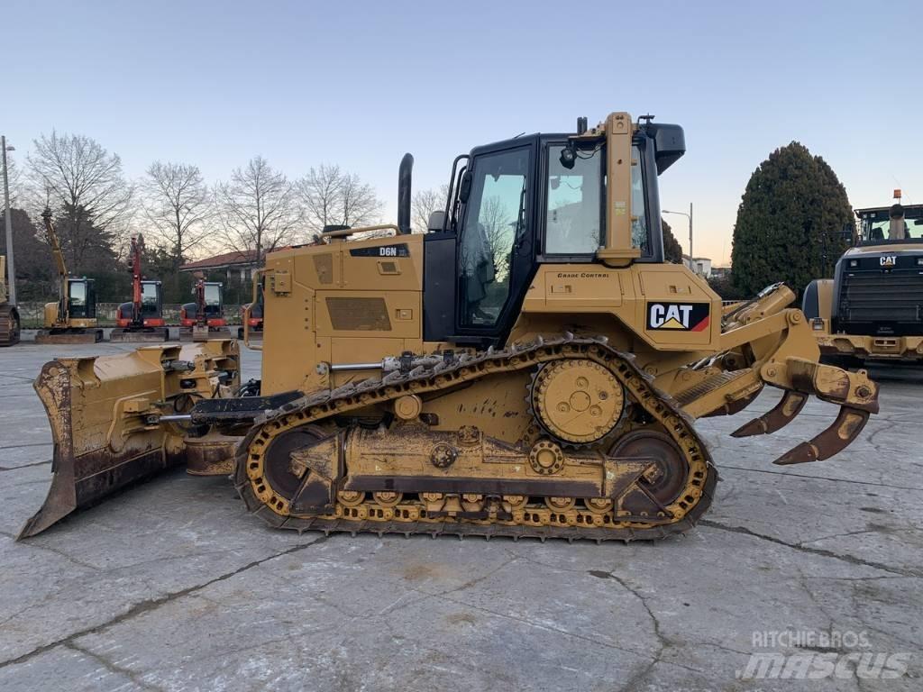 CAT D 6 N XL Buldožeri guseničari