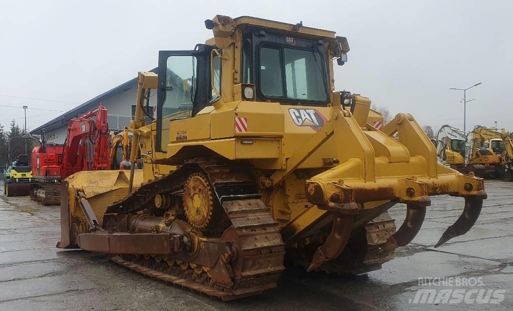 CAT D 6 T XL Buldožeri guseničari