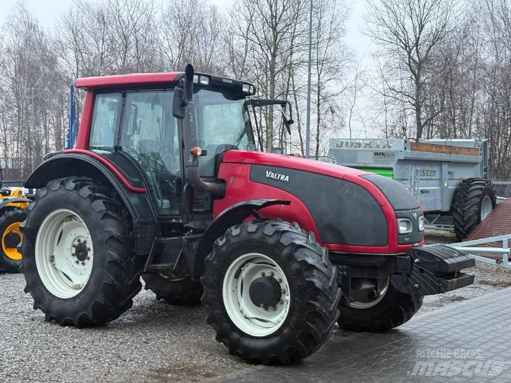 Valtra T 161 Traktori