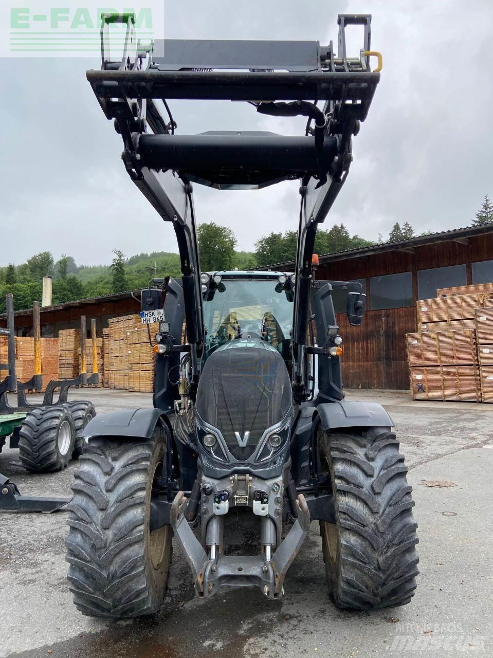 Valtra T254S Traktori