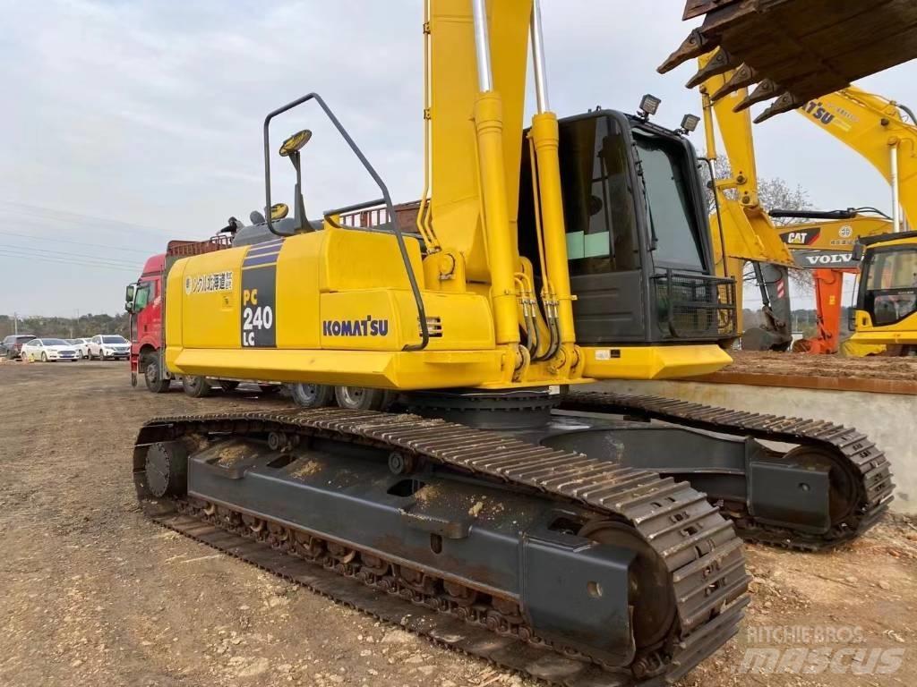 Komatsu 240LC-8 Bageri guseničari