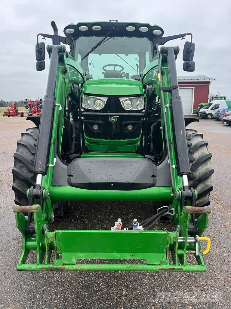 John Deere 6130 R Traktori