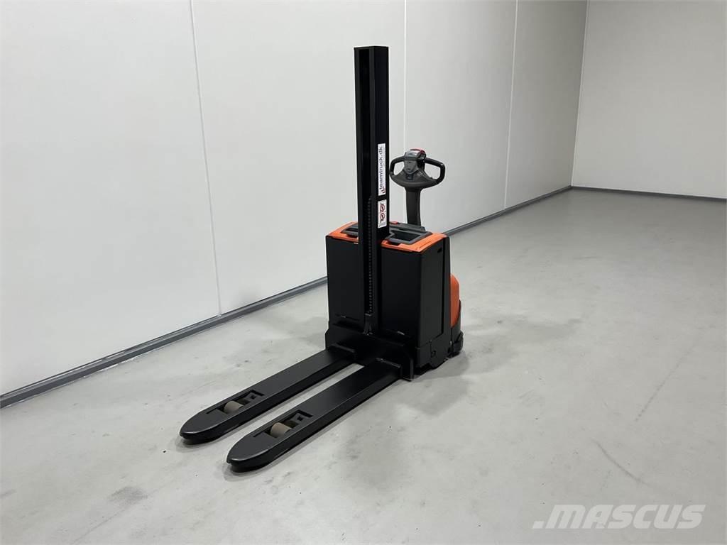 BT SWE080L Samopogonski ručni viljuškari