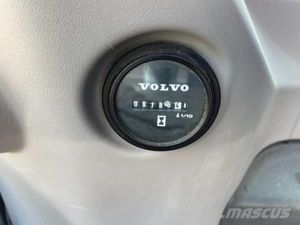 Volvo ECR235EL Bageri guseničari
