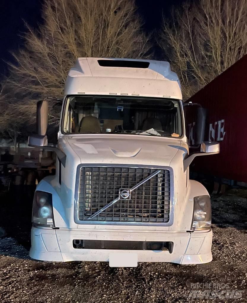 Volvo VNL 42 670 Tegljači