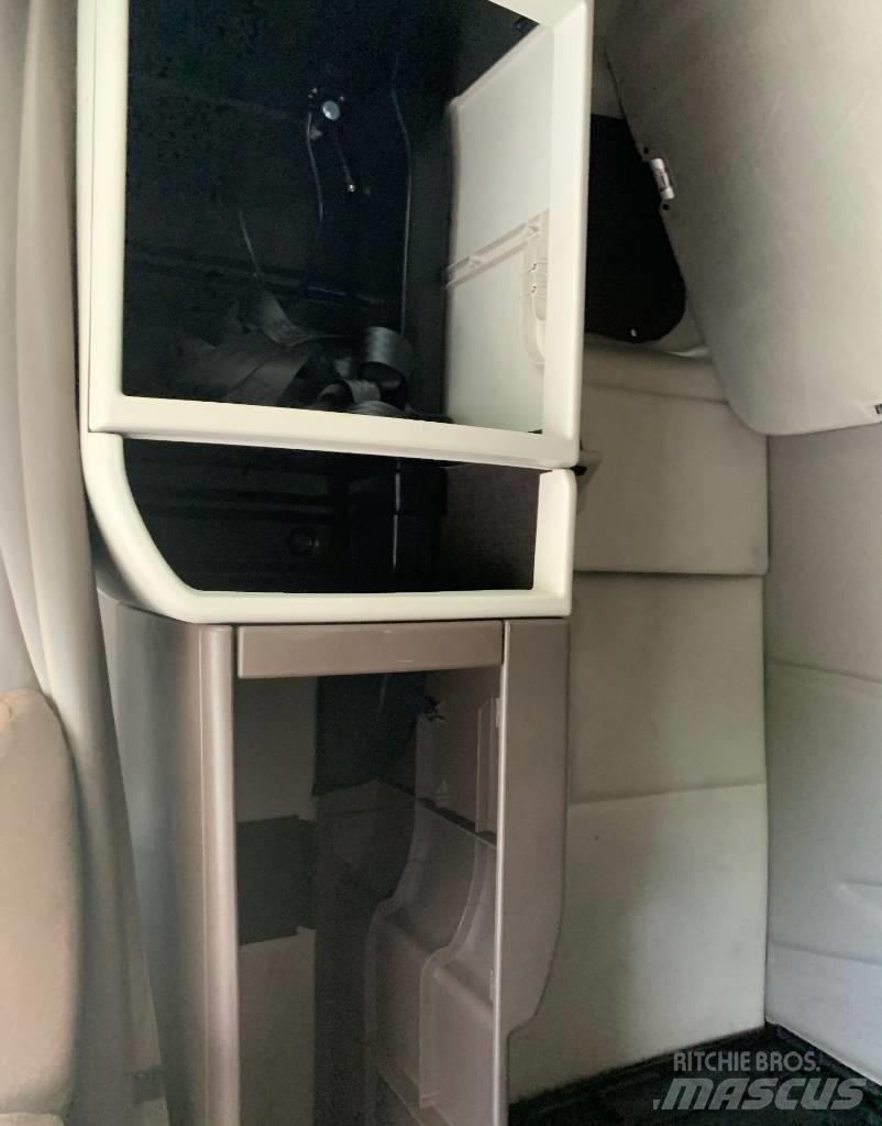 Volvo VNL 42 670 Tegljači