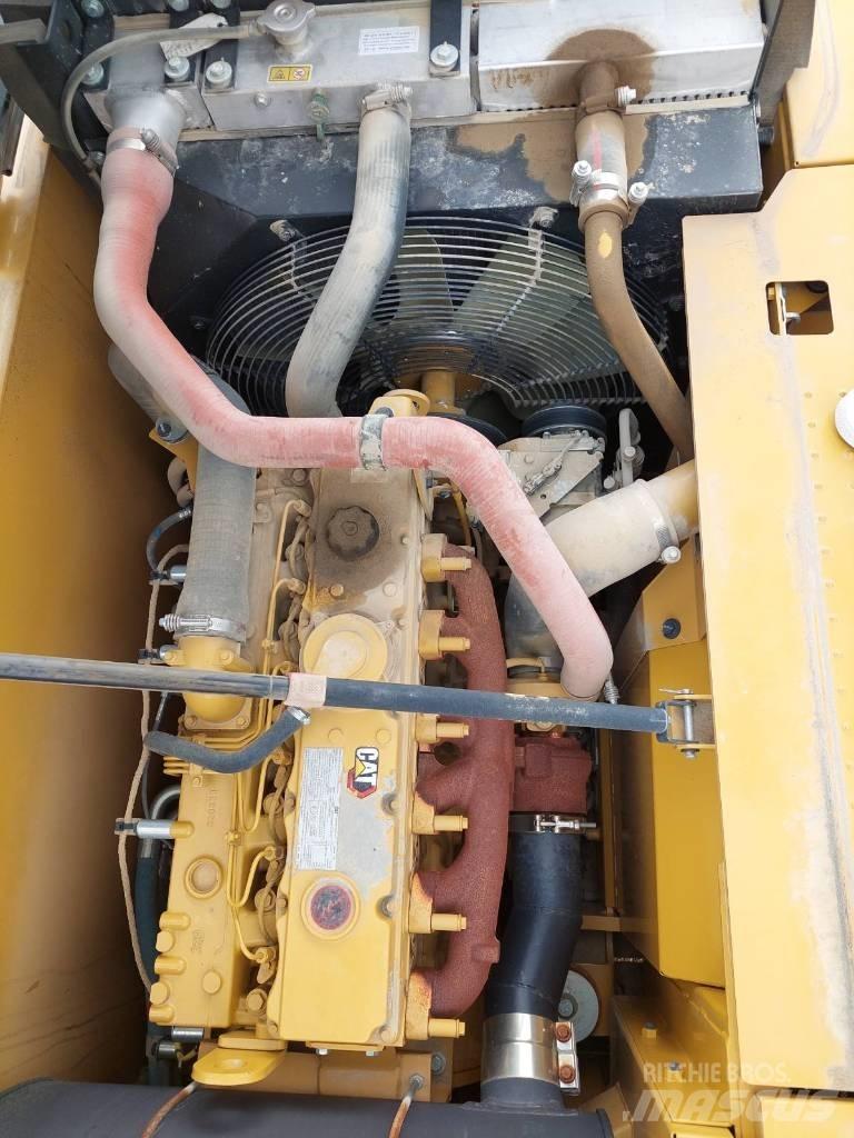CAT 323D3 Bageri guseničari
