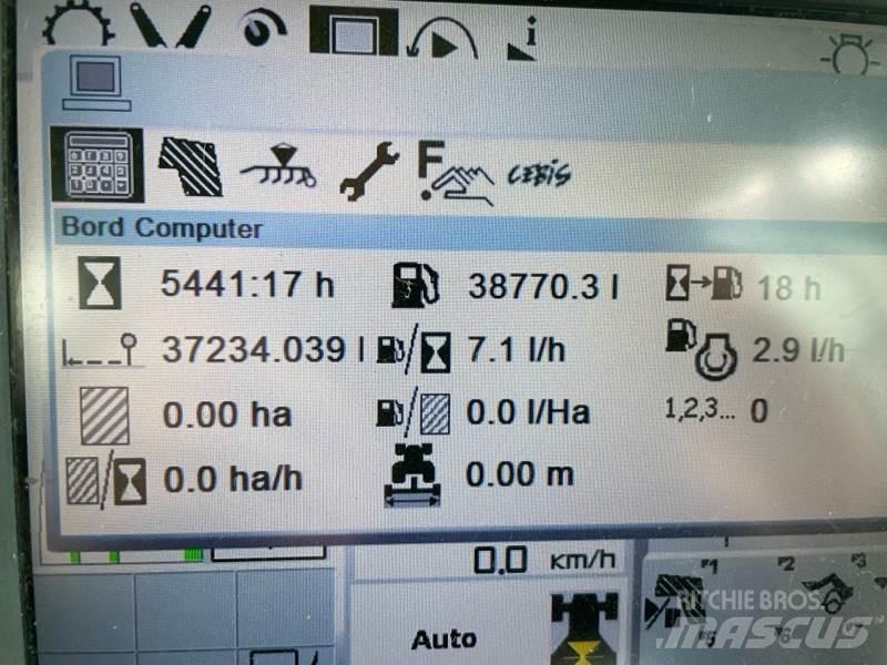 CLAAS ARION 550 Traktori