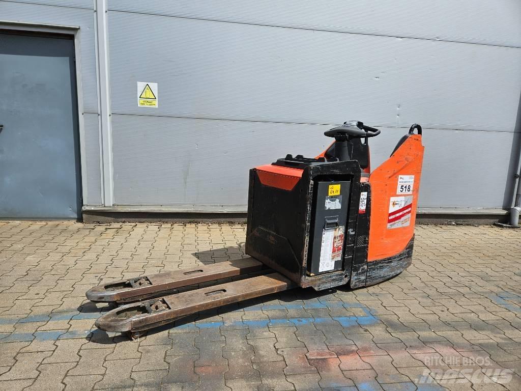 BT LPE250 Nisko podizni električni viljuškar sa stajalištom