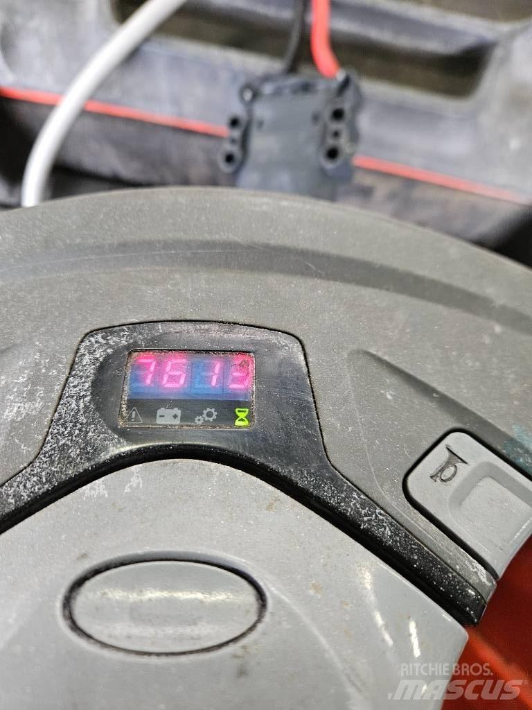 BT LPE250 Nisko podizni električni viljuškar sa stajalištom