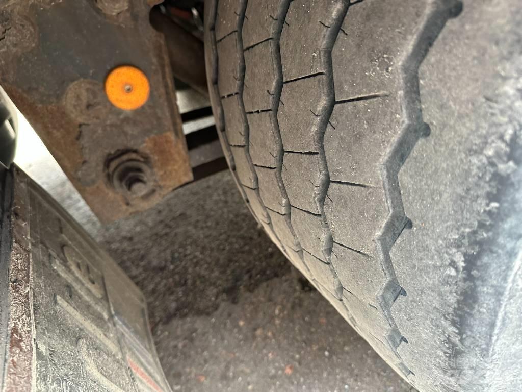 Krone SDP 27 MEGA Poluprikolice sa ciradom