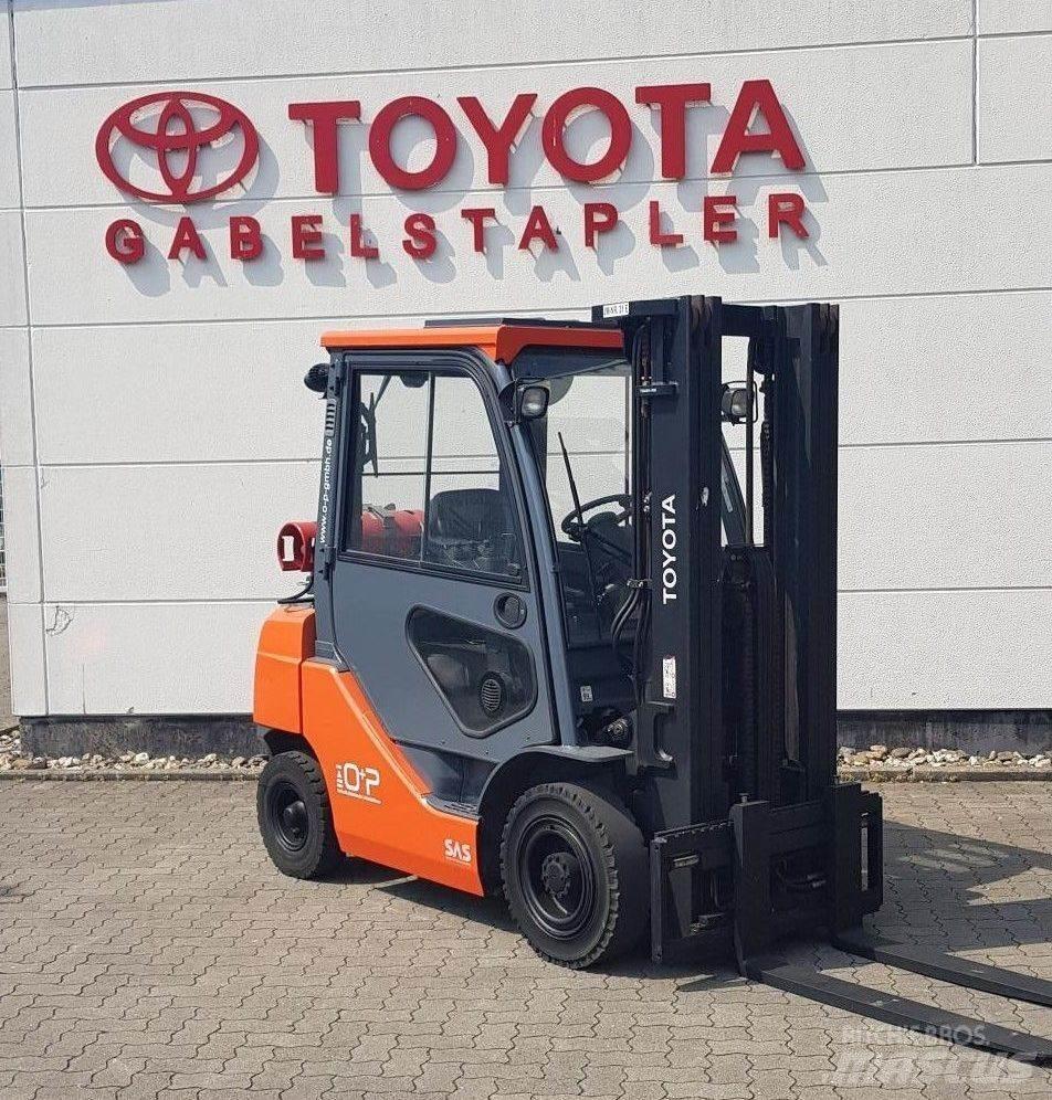 Toyota 02-8FGF25 Plinski viljuškari