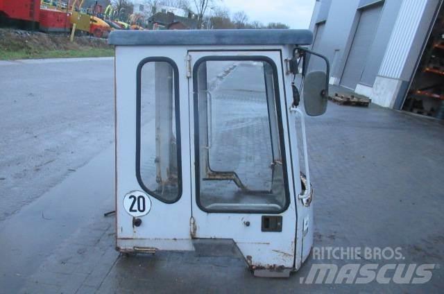 Kubota R 520 Kabine i unutrašnjost