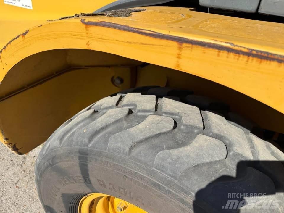 John Deere 244 J Utovarivači na točkove
