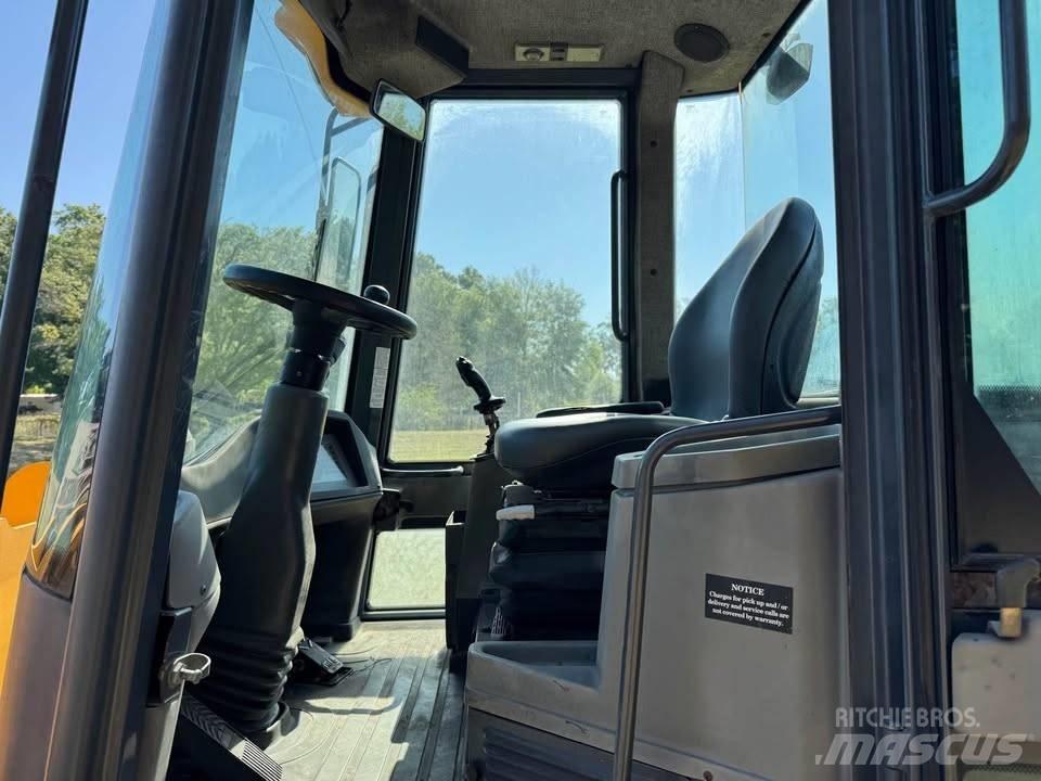 John Deere 244 J Utovarivači na točkove
