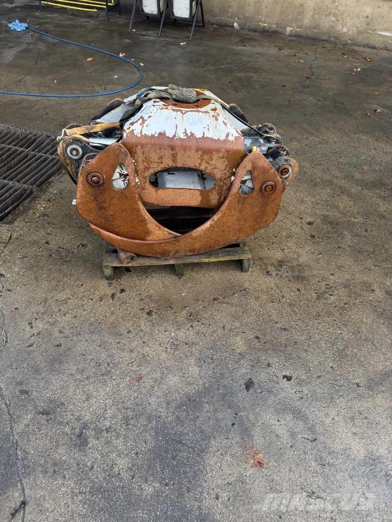 Komatsu G36 Grajferi