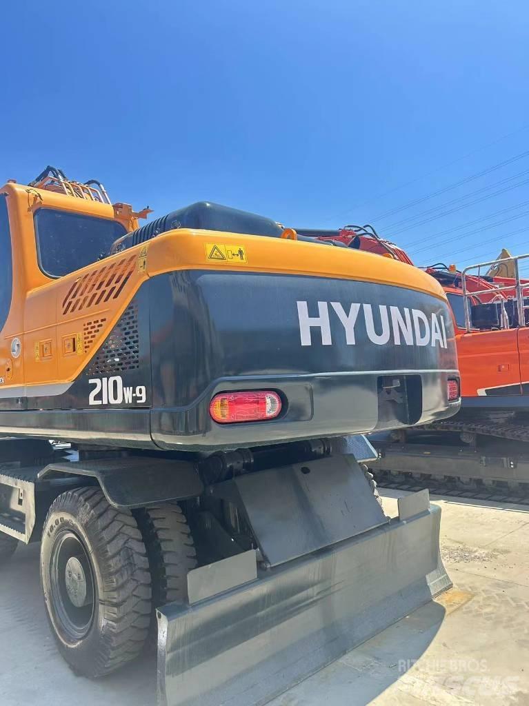 Hyundai R210W-9 Bageri točkaši