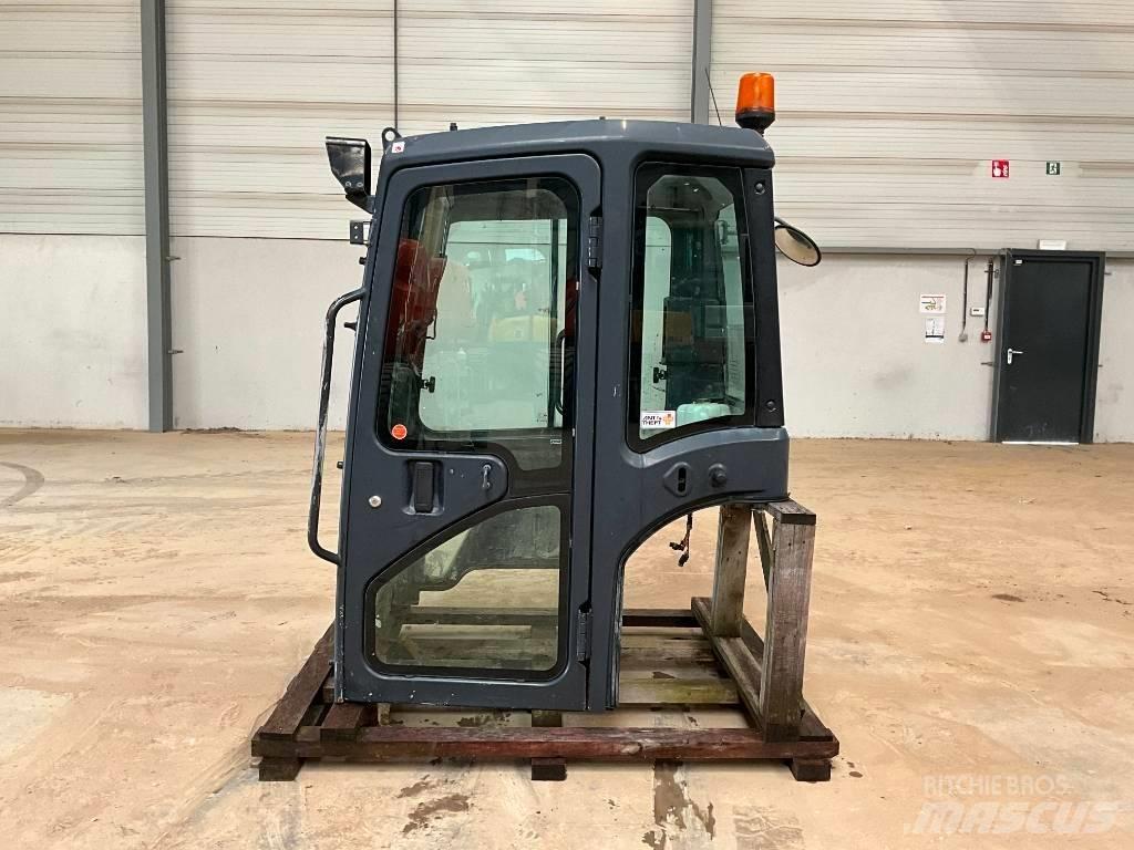 Kubota U 48-4 / U 55-4 Kabine i unutrašnjost