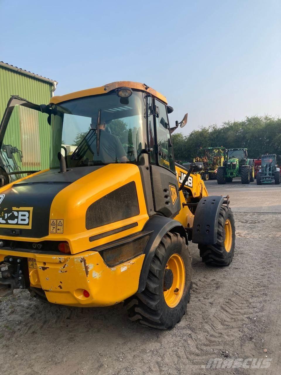 JCB TM 220 Poljoprivredni teleskopski utovarivači