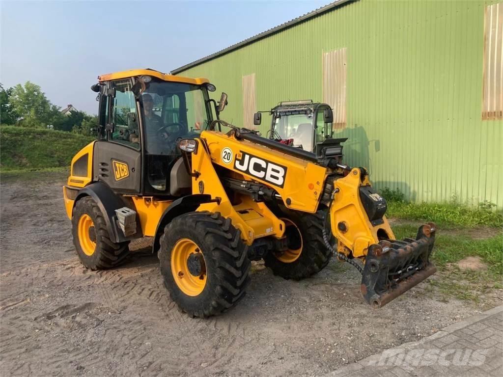 JCB TM 220 Poljoprivredni teleskopski utovarivači