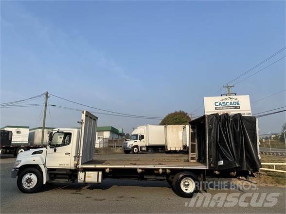 Hino 338 Kamioni sa ciradom