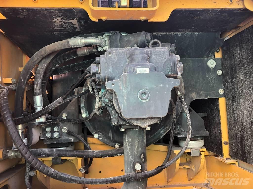 Komatsu 350 Bageri guseničari