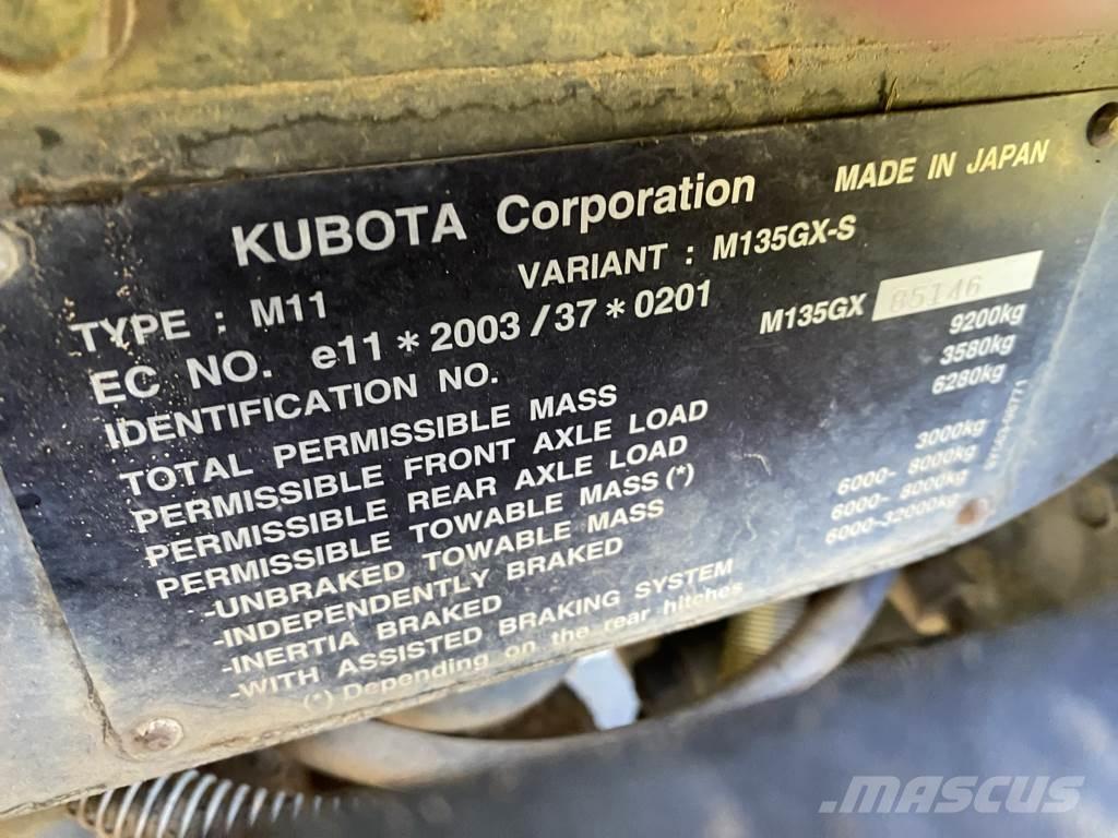 Kubota M 135 GX Traktori