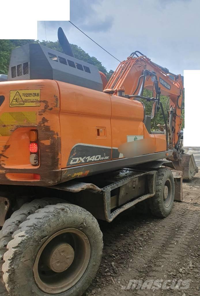 Doosan DX 140 W Bageri točkaši