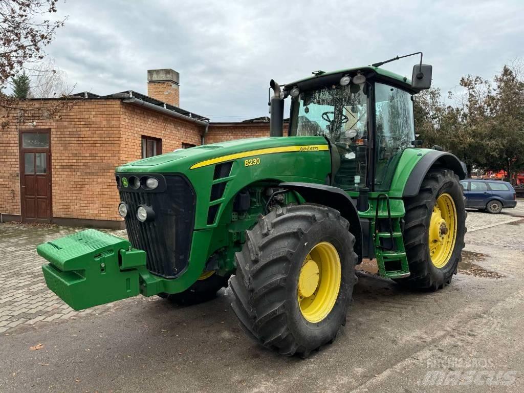John Deere 8230 Traktori