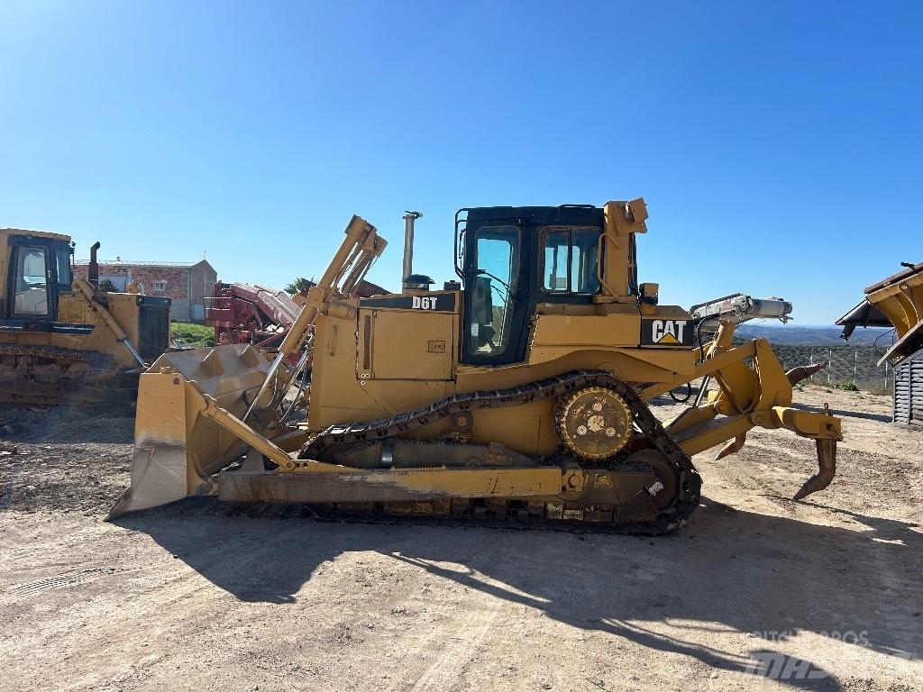 CAT D 6 T XL Buldožeri guseničari