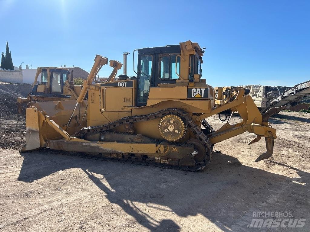 CAT D 6 T XL Buldožeri guseničari