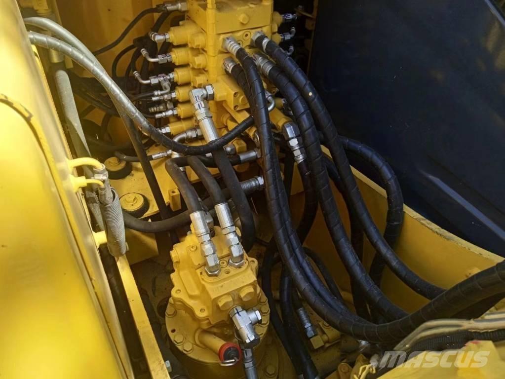 Komatsu PC130-7 Bageri guseničari