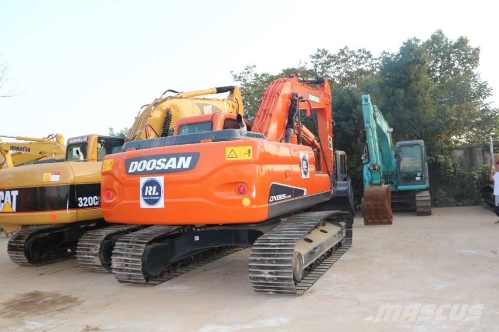 Doosan dx225 Bageri guseničari
