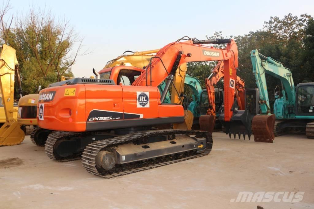 Doosan dx225 Bageri guseničari