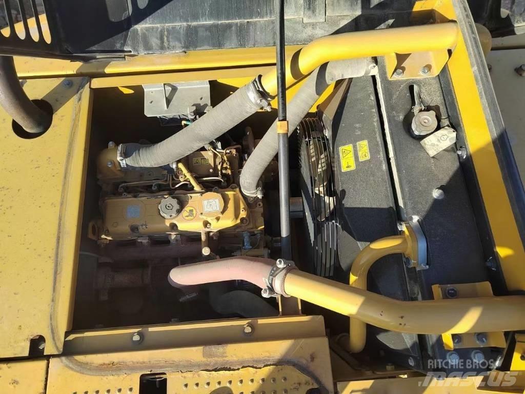 CAT 318 Bageri guseničari