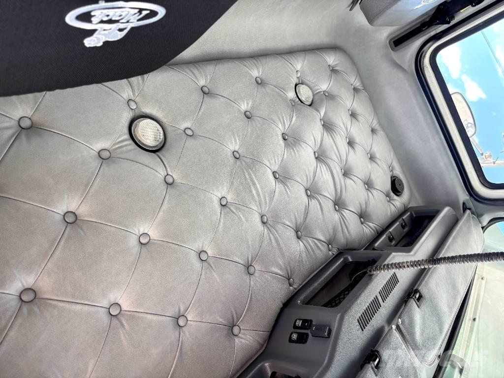 Mack CHU 613 Tegljači