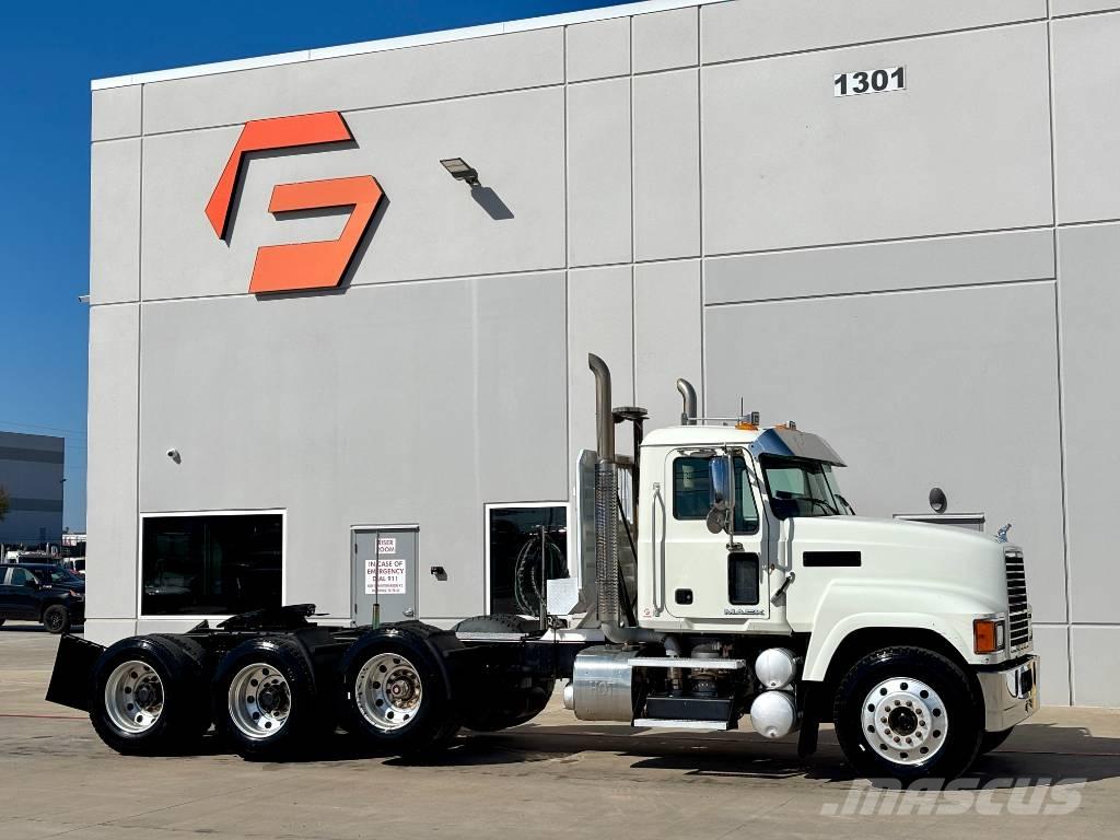 Mack CHU 613 Tegljači