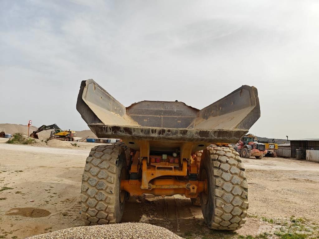 CAT 740B Zglobni damperi