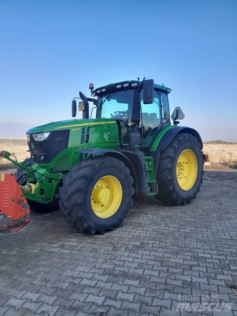 John Deere 6250R Traktori