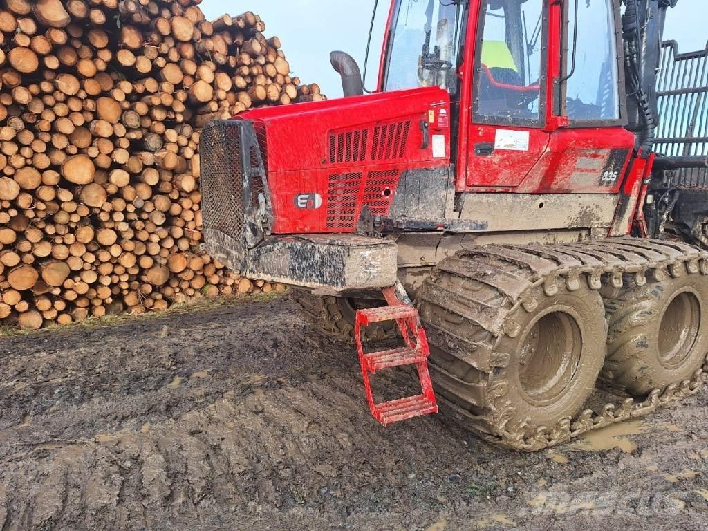Komatsu 835 Forvarderi