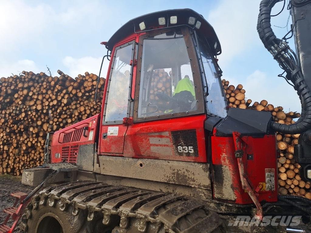 Komatsu 835 Forvarderi