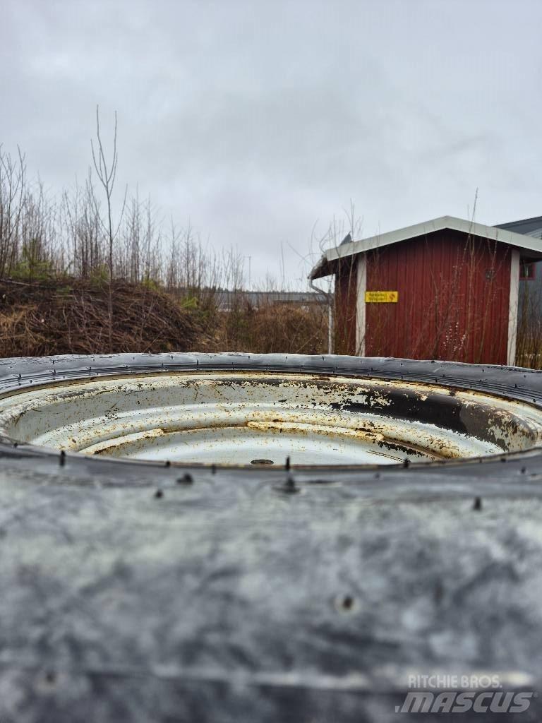 Dunlop 365/80R20 Gume, točkovi i felne