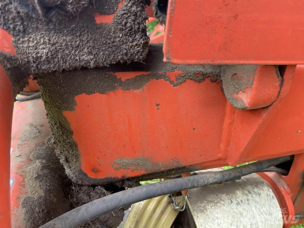 Kuhn GF6301MH Okretači i sakupljači sena